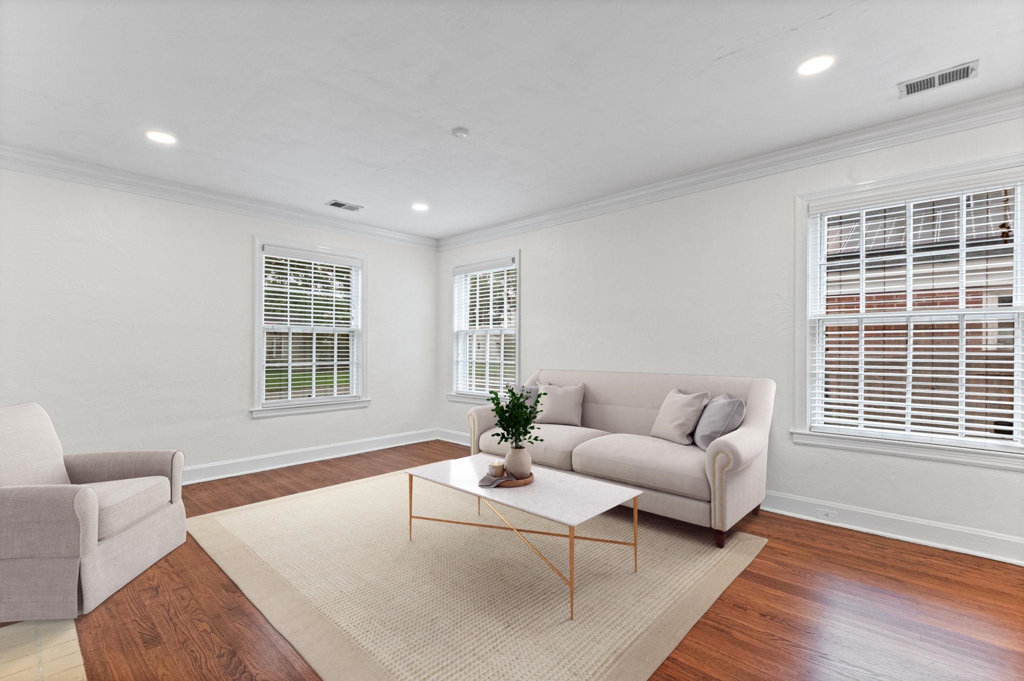385 HOLMES CIR