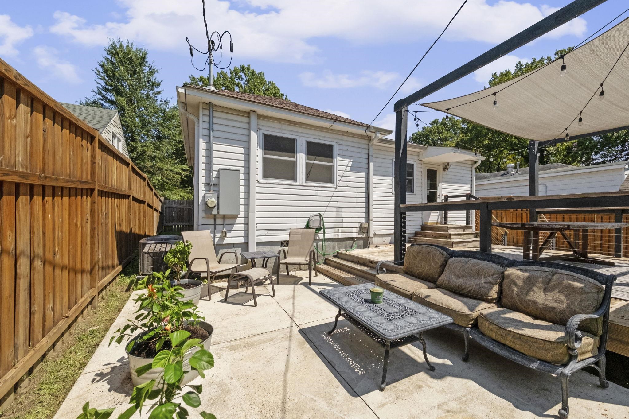 385 HOLMES CIR