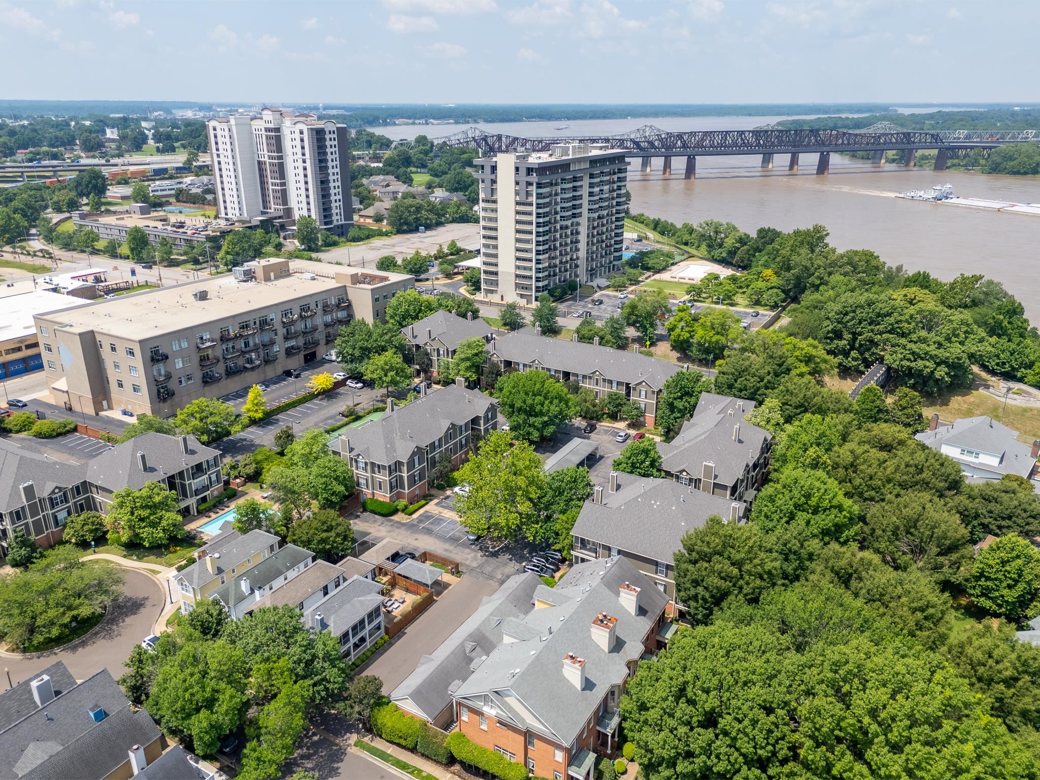 589 MADEWOOD DR