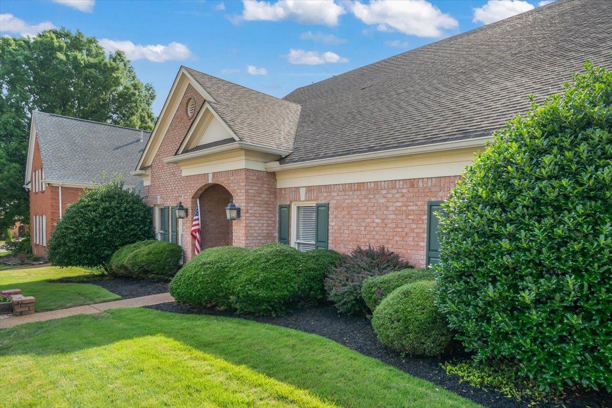 2490 EAGLERIDGE LN