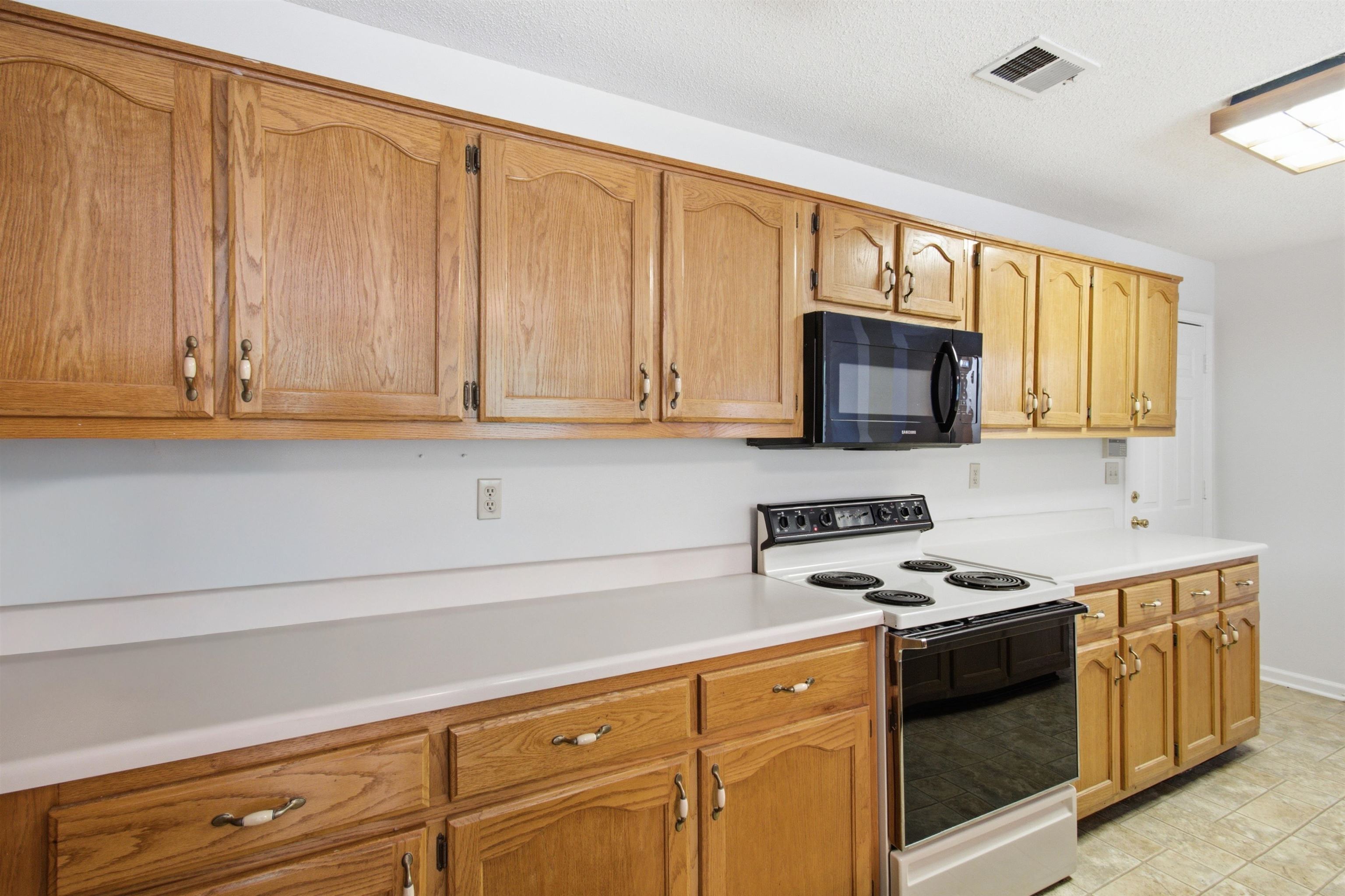 817 PECAN GARDENS CIR