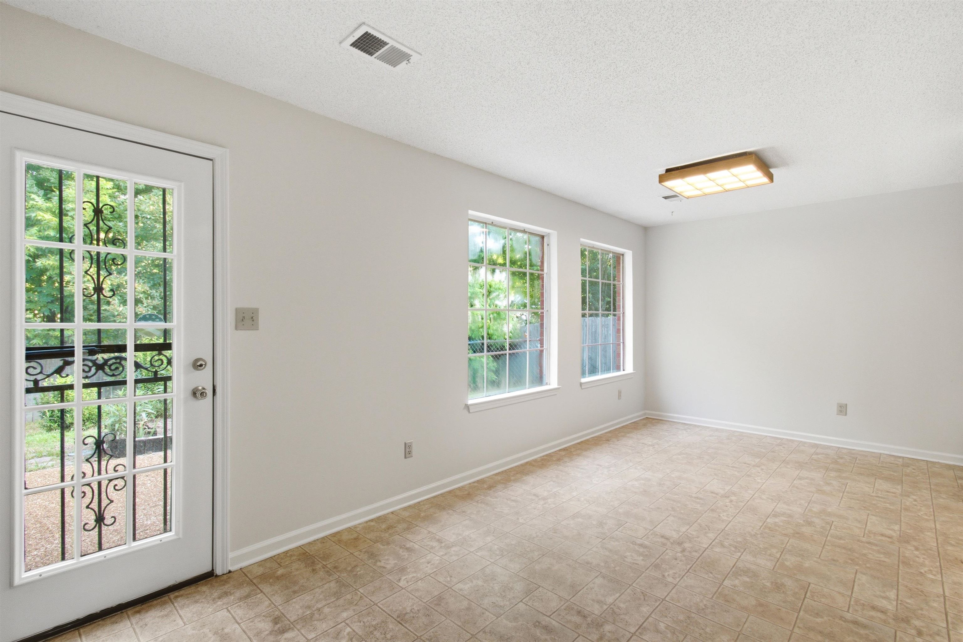 817 PECAN GARDENS CIR