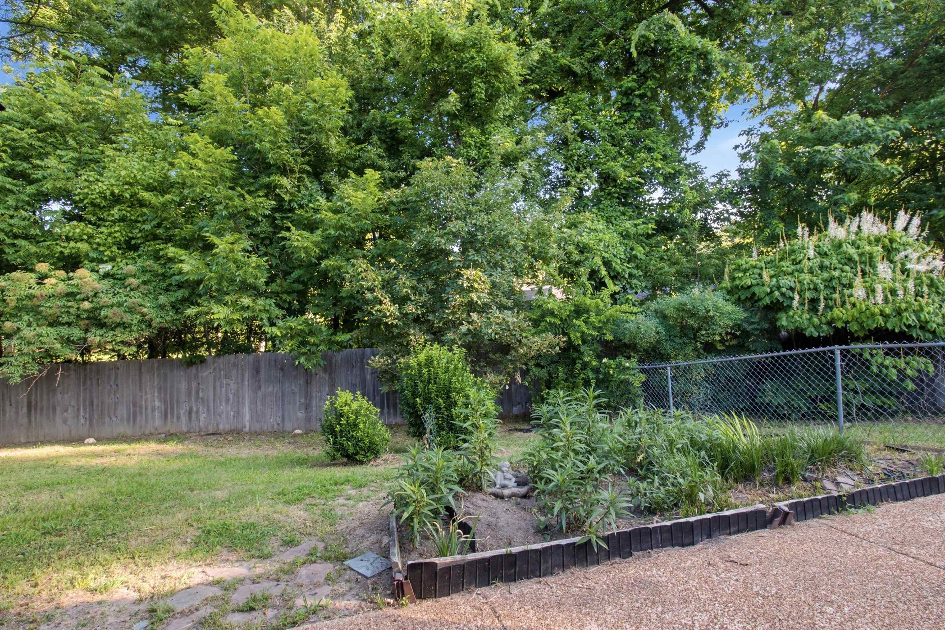 817 PECAN GARDENS CIR