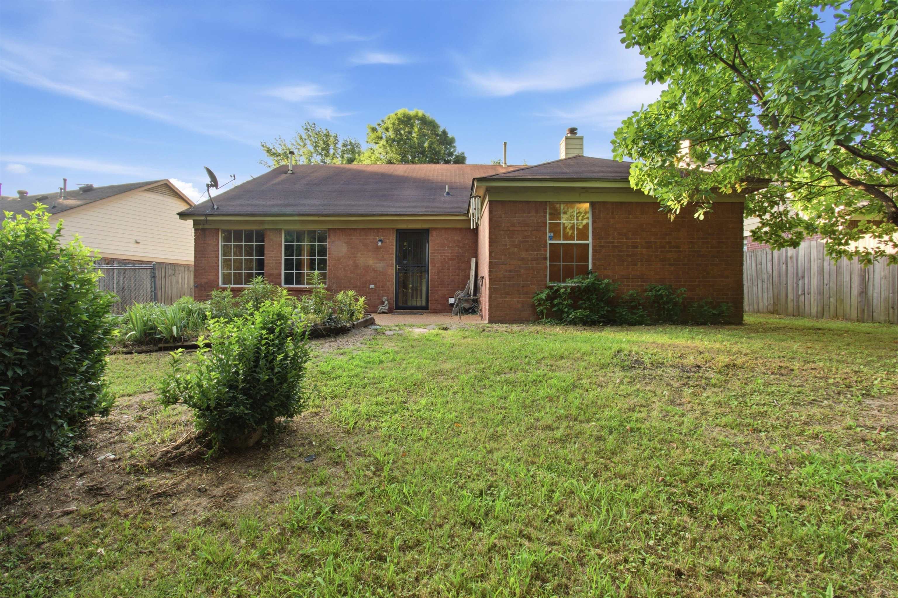 817 PECAN GARDENS CIR
