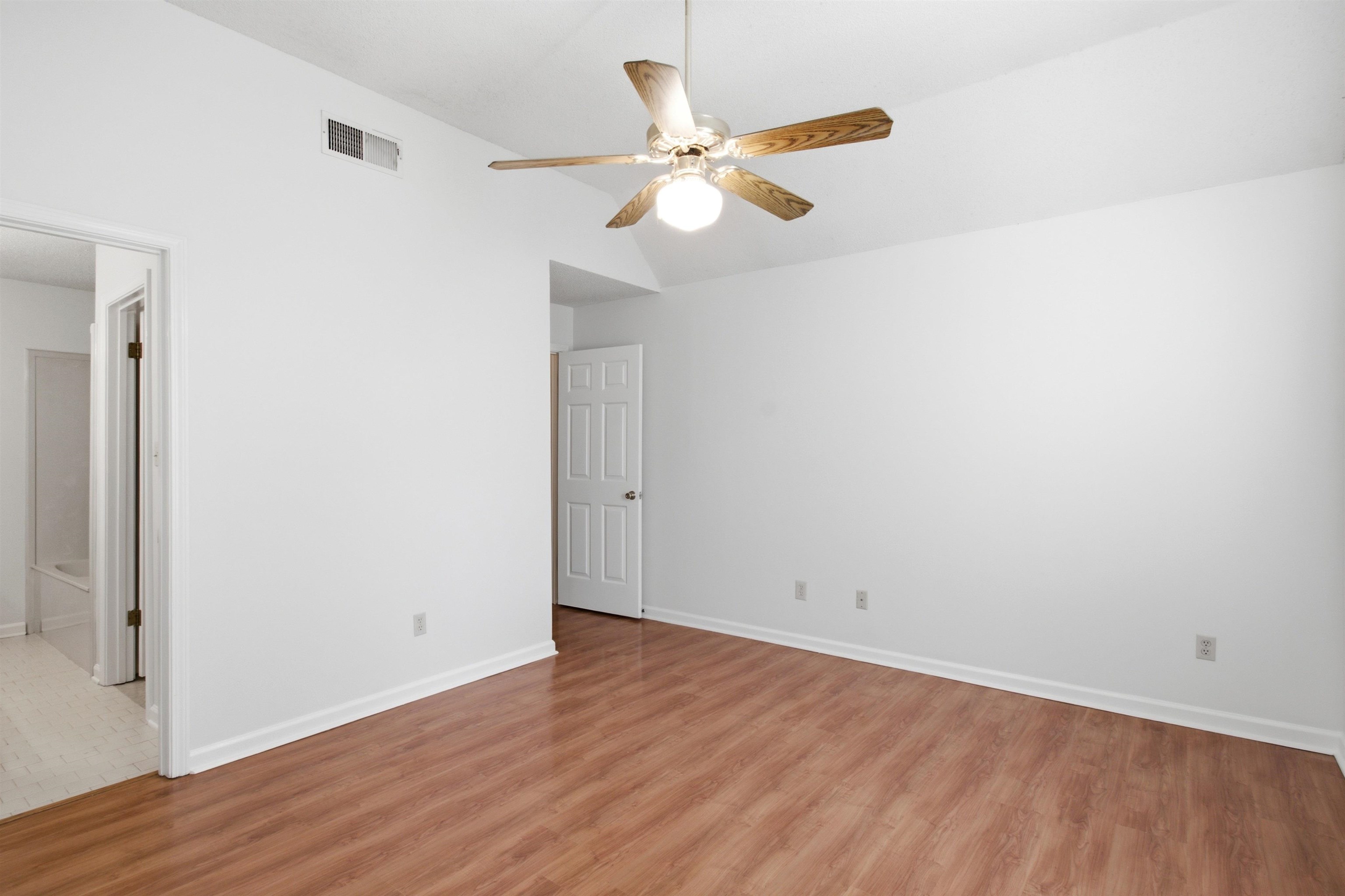 817 PECAN GARDENS CIR