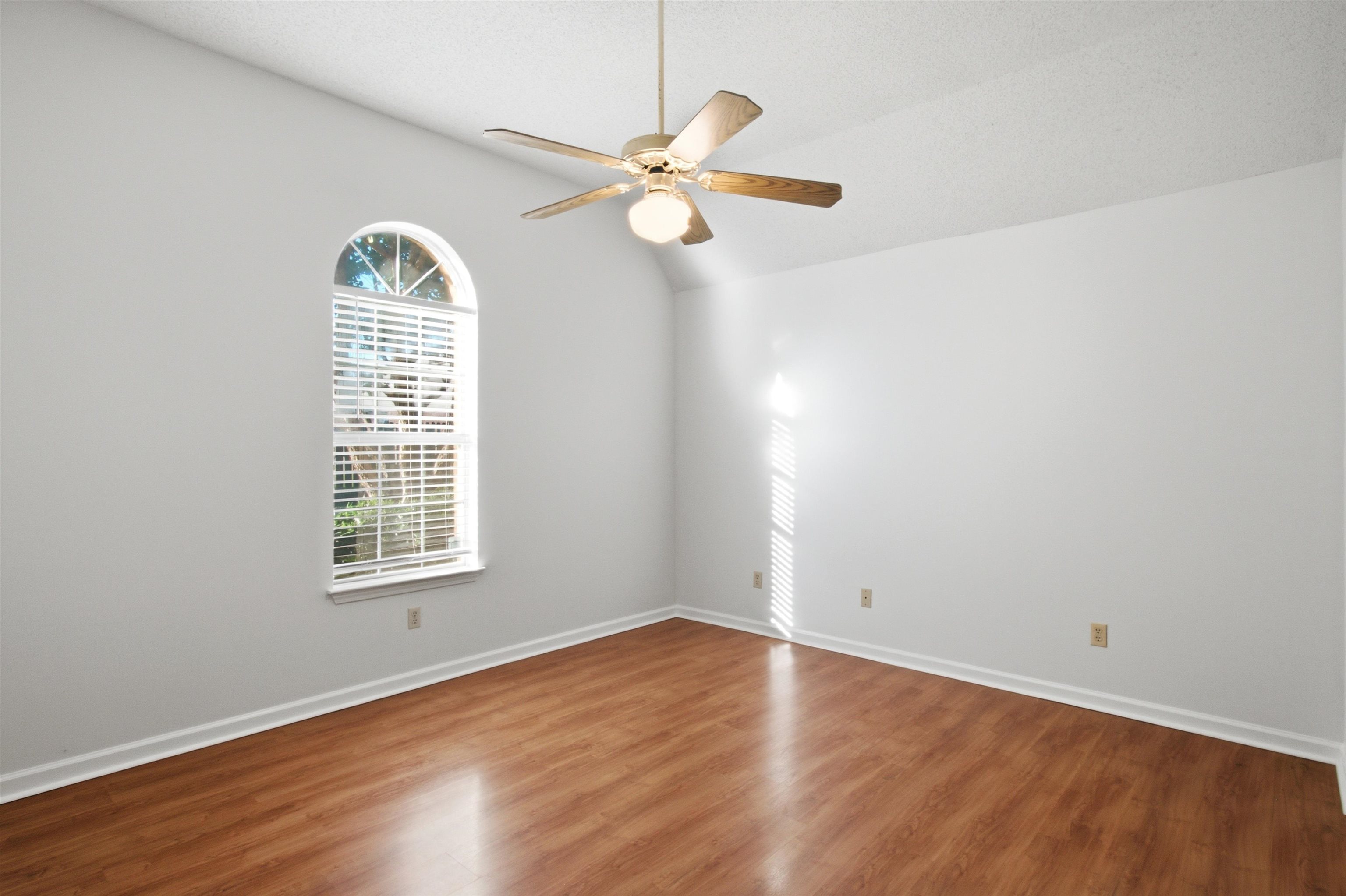 817 PECAN GARDENS CIR