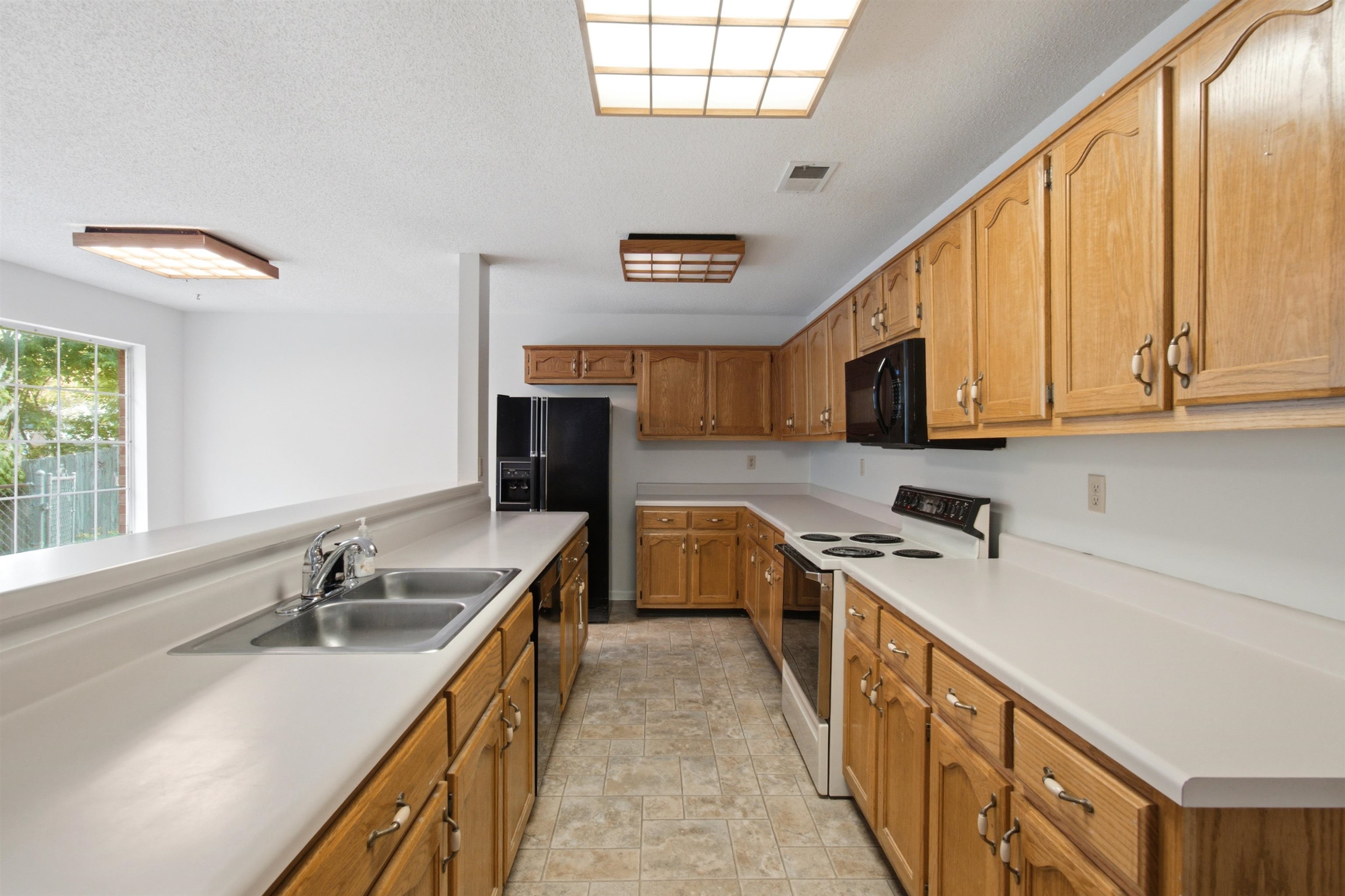 817 PECAN GARDENS CIR