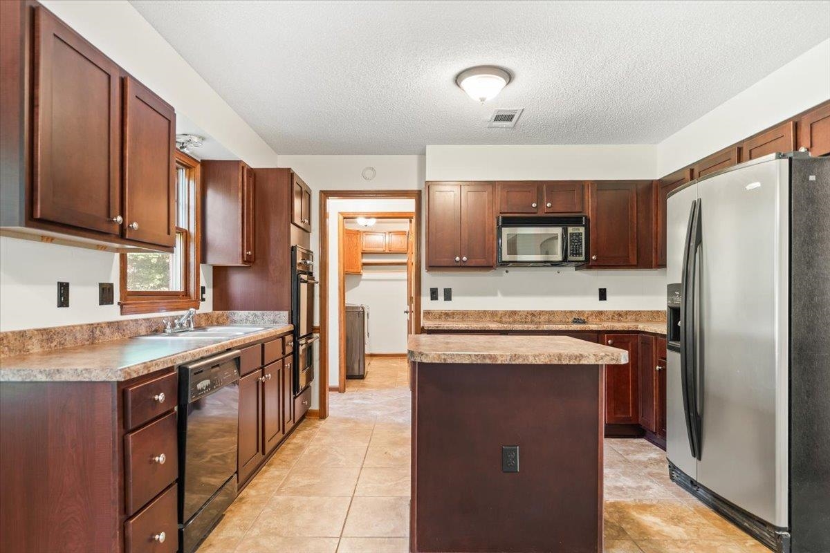8861 BRIARWOOD CV