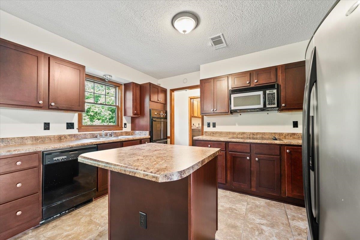 8861 BRIARWOOD CV