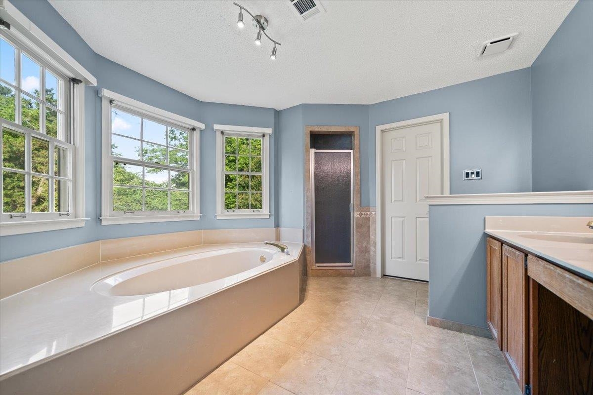 8861 BRIARWOOD CV