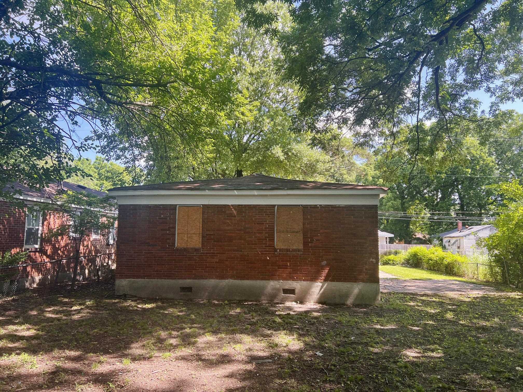 2495 WINNONA AVE