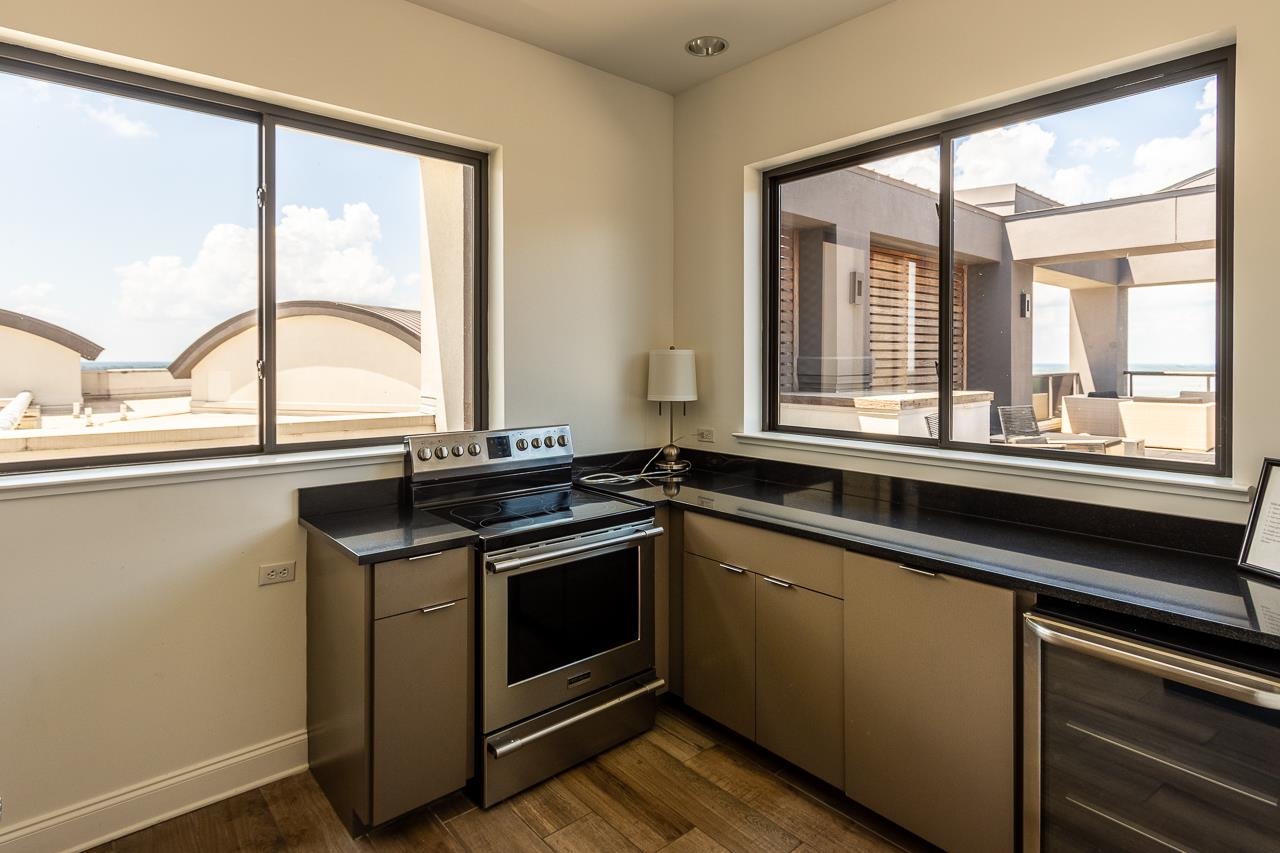 717 RIVERSIDE DR Unit: 109