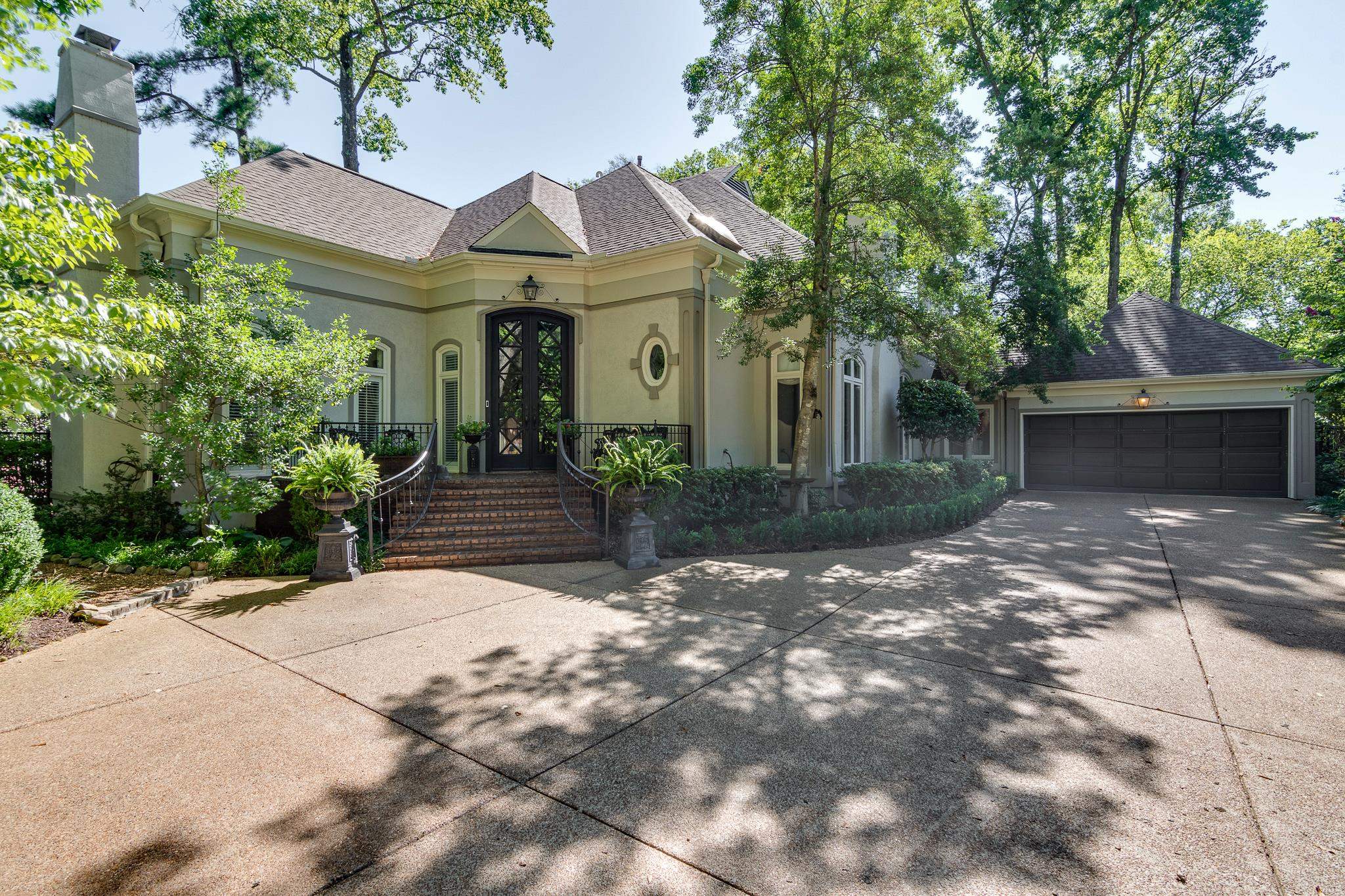 408 RIVER OAKS PL