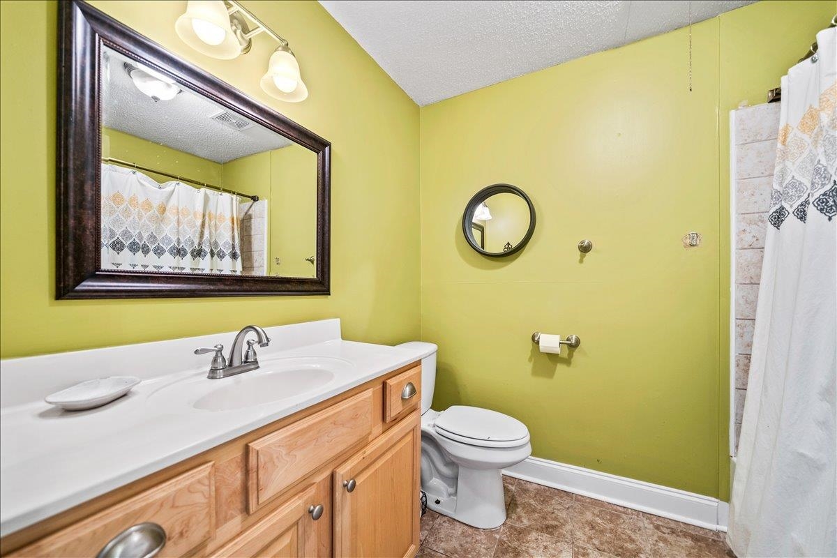 252 BARRY RD