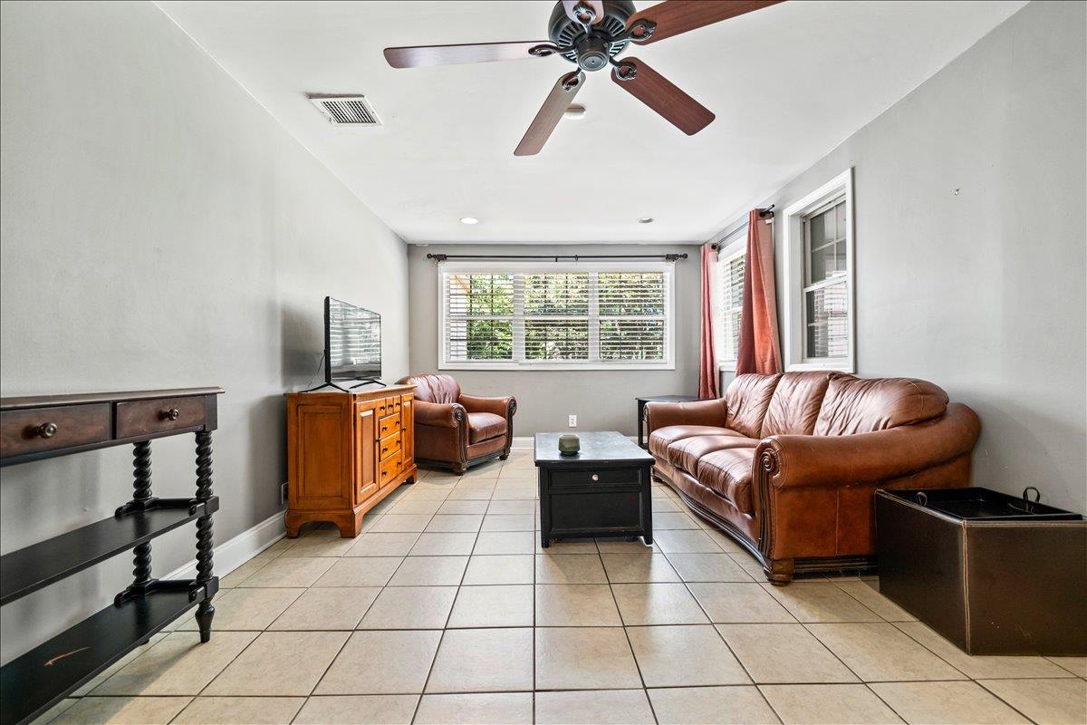 252 BARRY RD