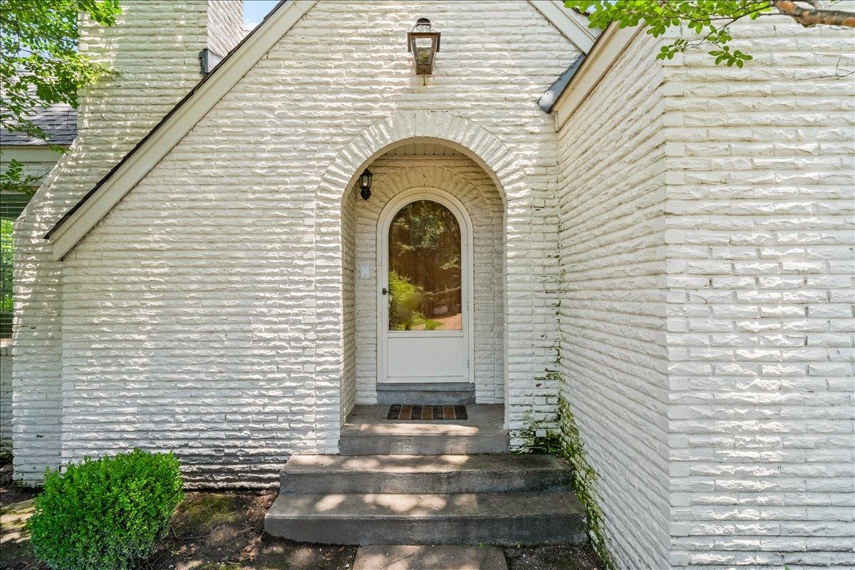 252 BARRY RD