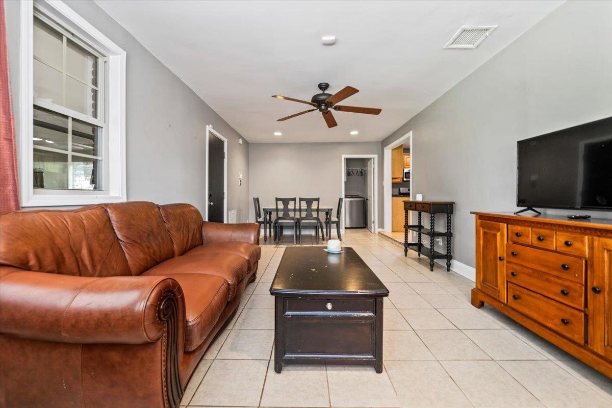 252 BARRY RD