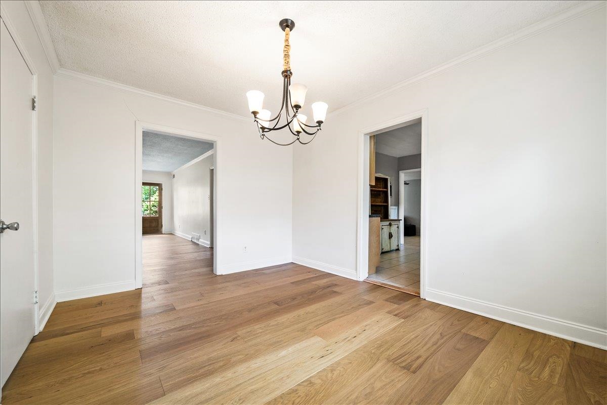 252 BARRY RD