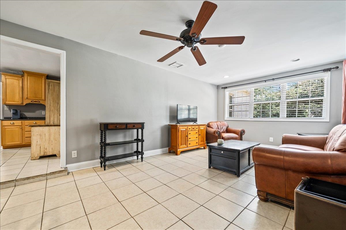 252 BARRY RD