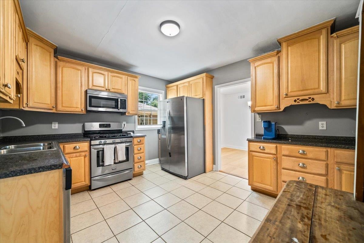 252 BARRY RD