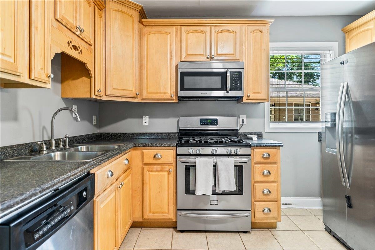 252 BARRY RD
