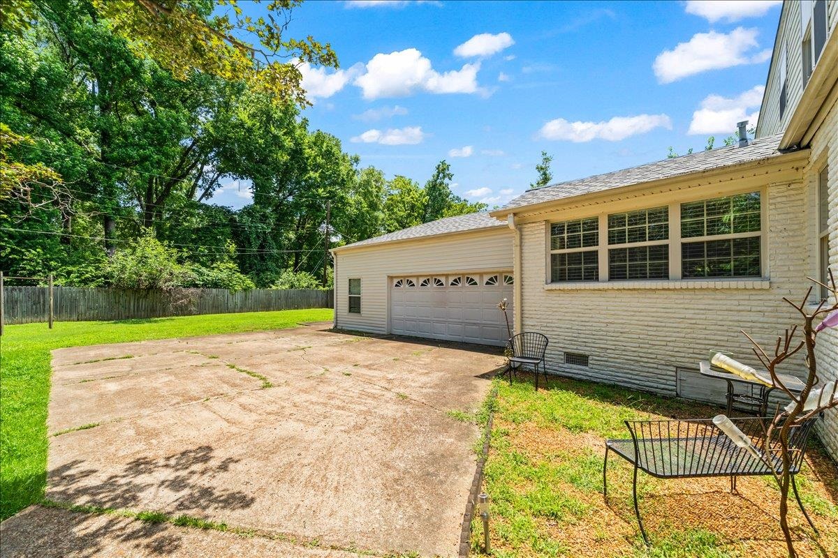 252 BARRY RD