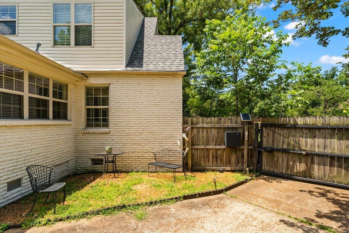 252 BARRY RD