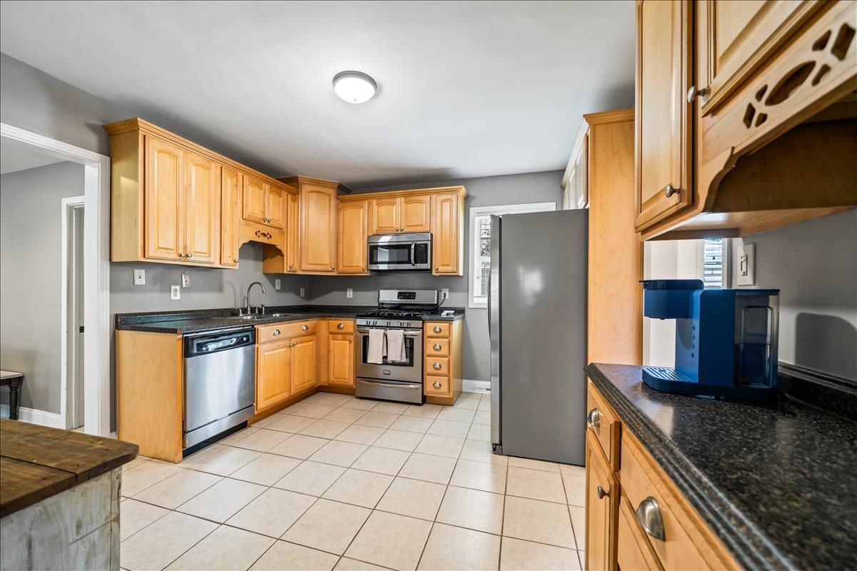 252 BARRY RD