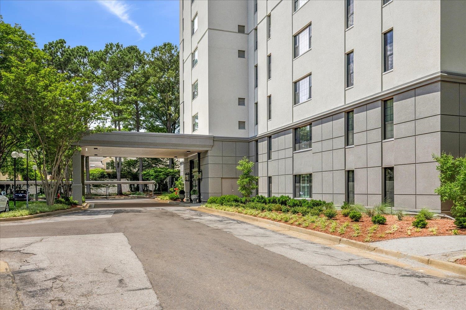 585 S GREER ST Unit: 302
