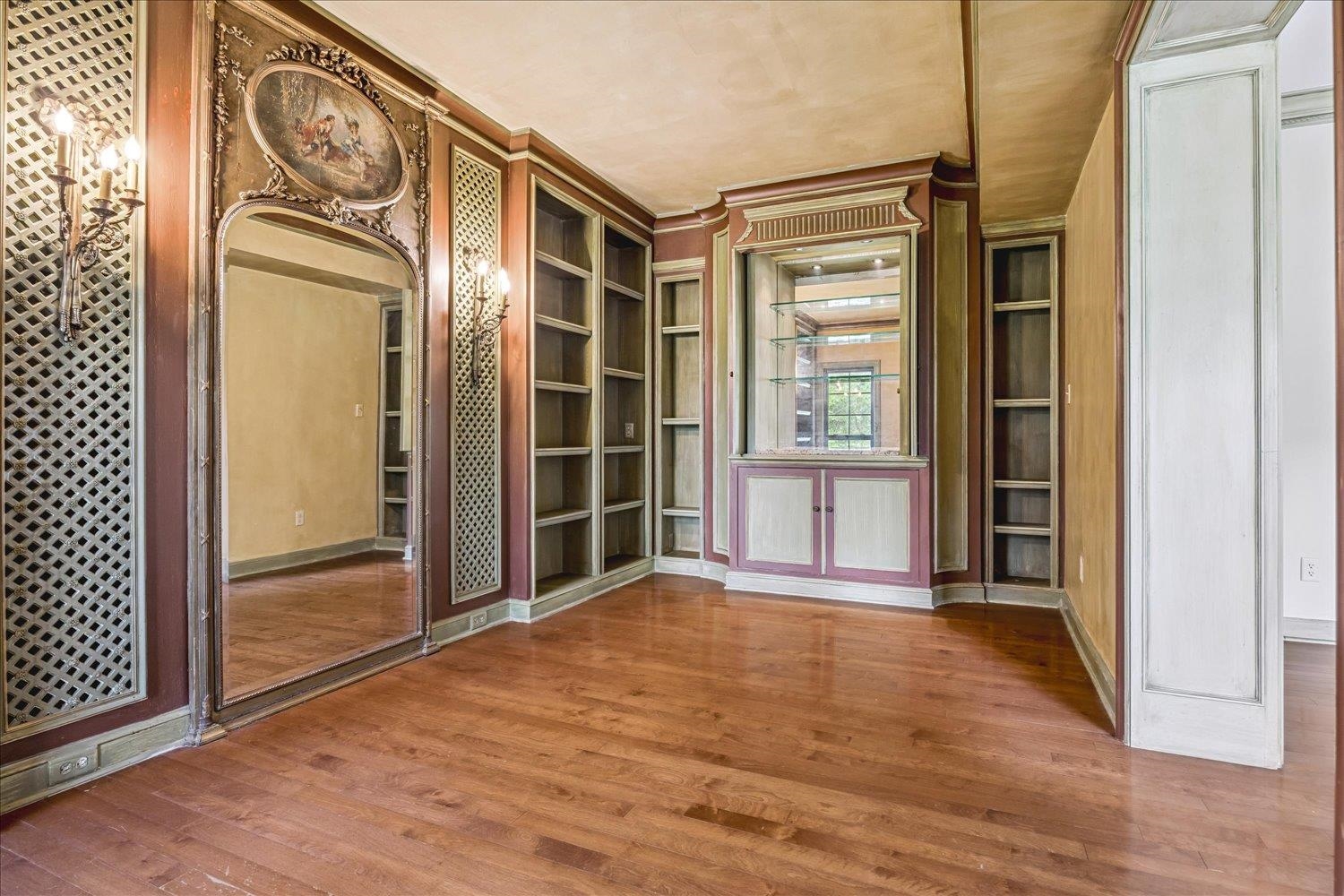 585 S GREER ST Unit: 302