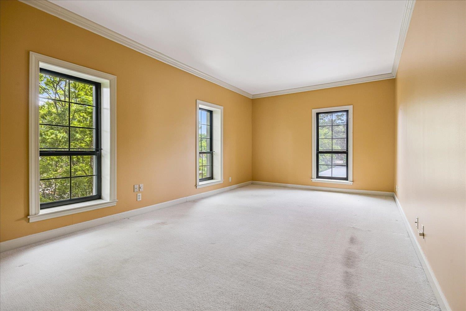 585 S GREER ST Unit: 302