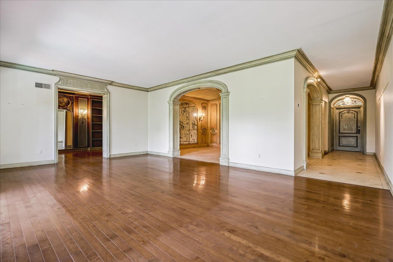 585 S GREER ST Unit: 302