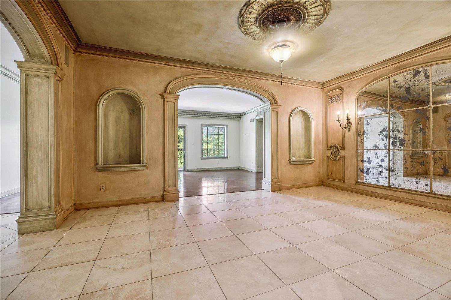 585 S GREER ST Unit: 302