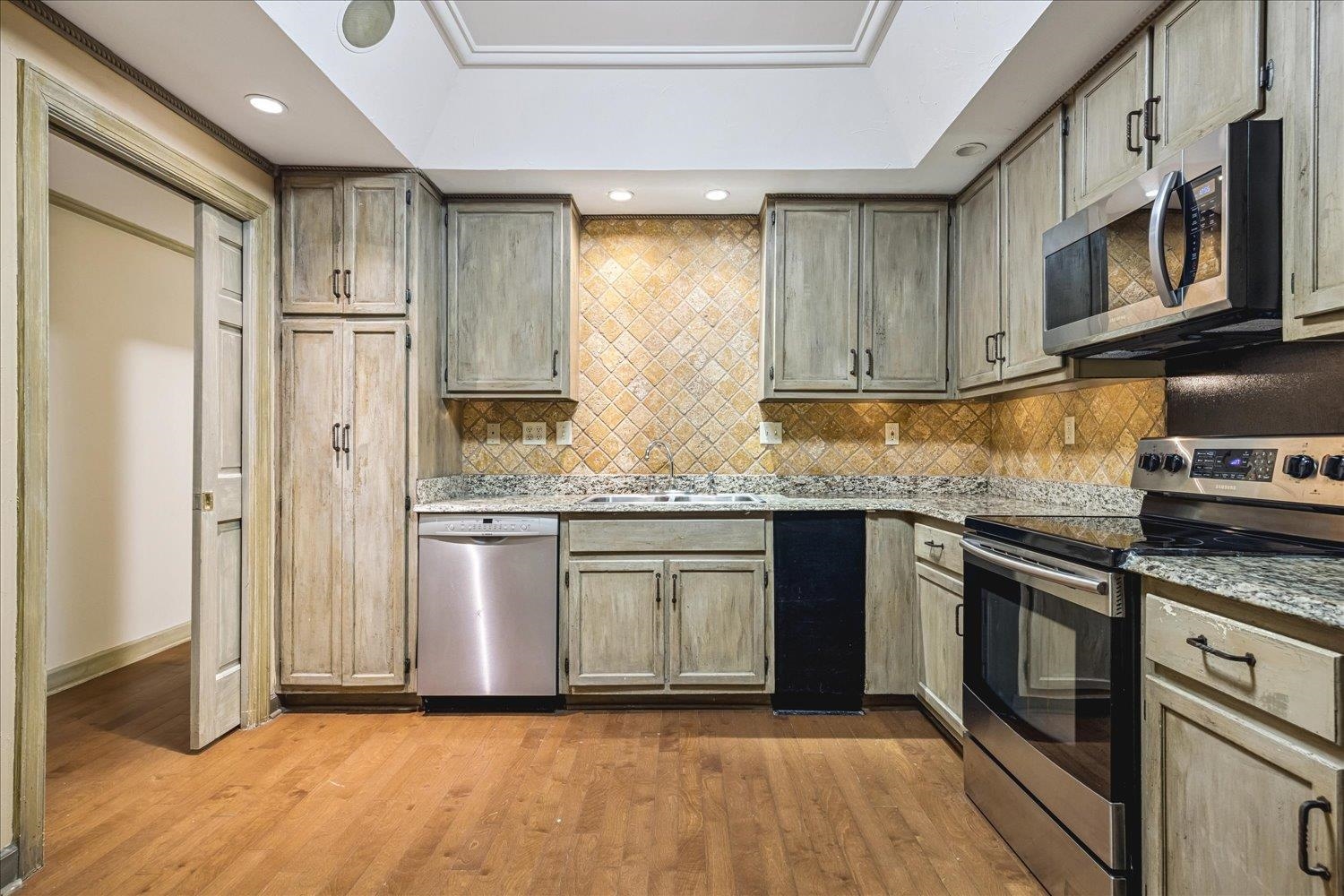 585 S GREER ST Unit: 302
