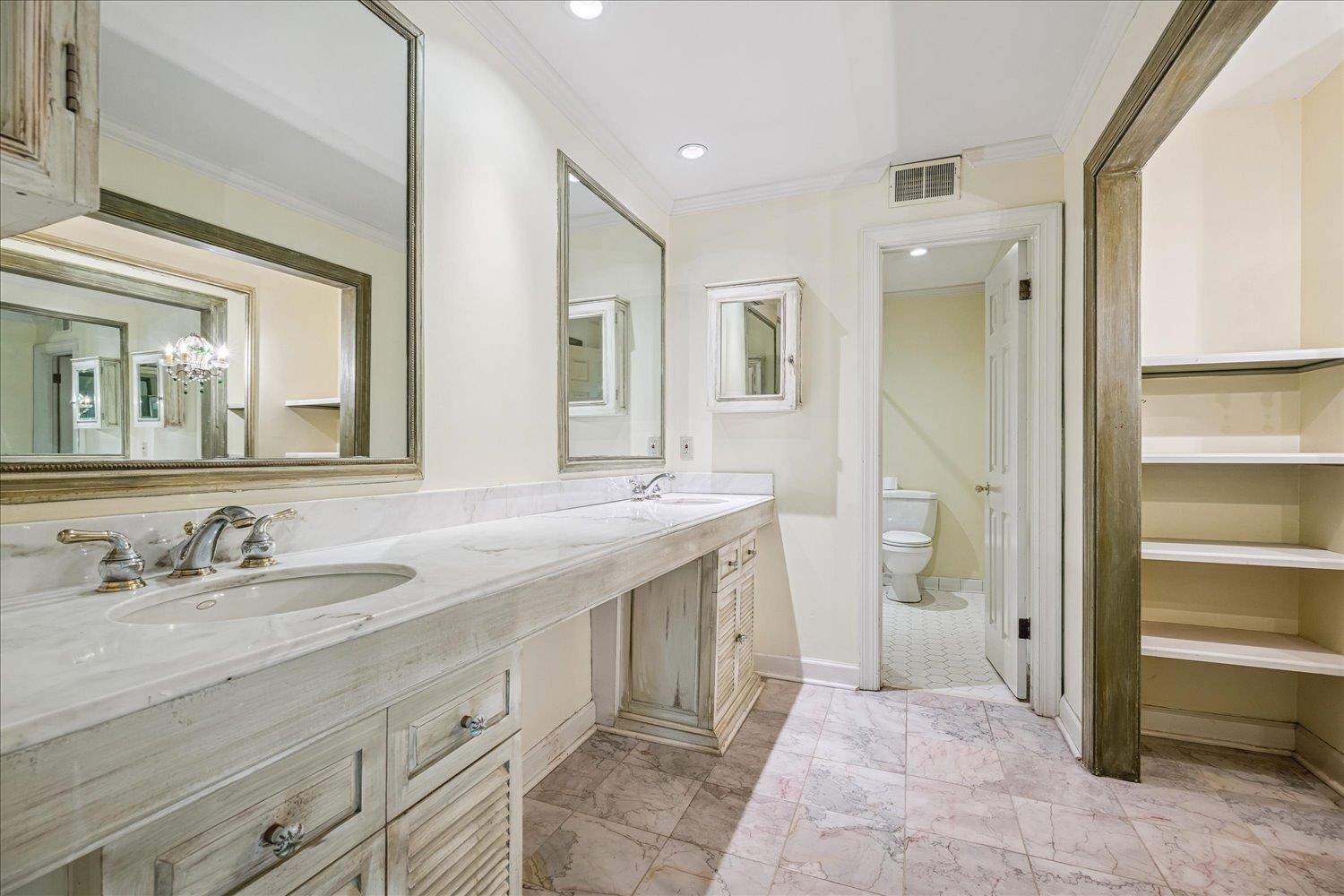 585 S GREER ST Unit: 302