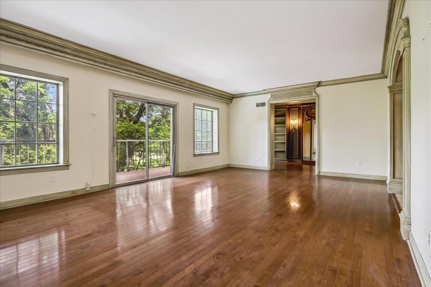 585 S GREER ST Unit: 302