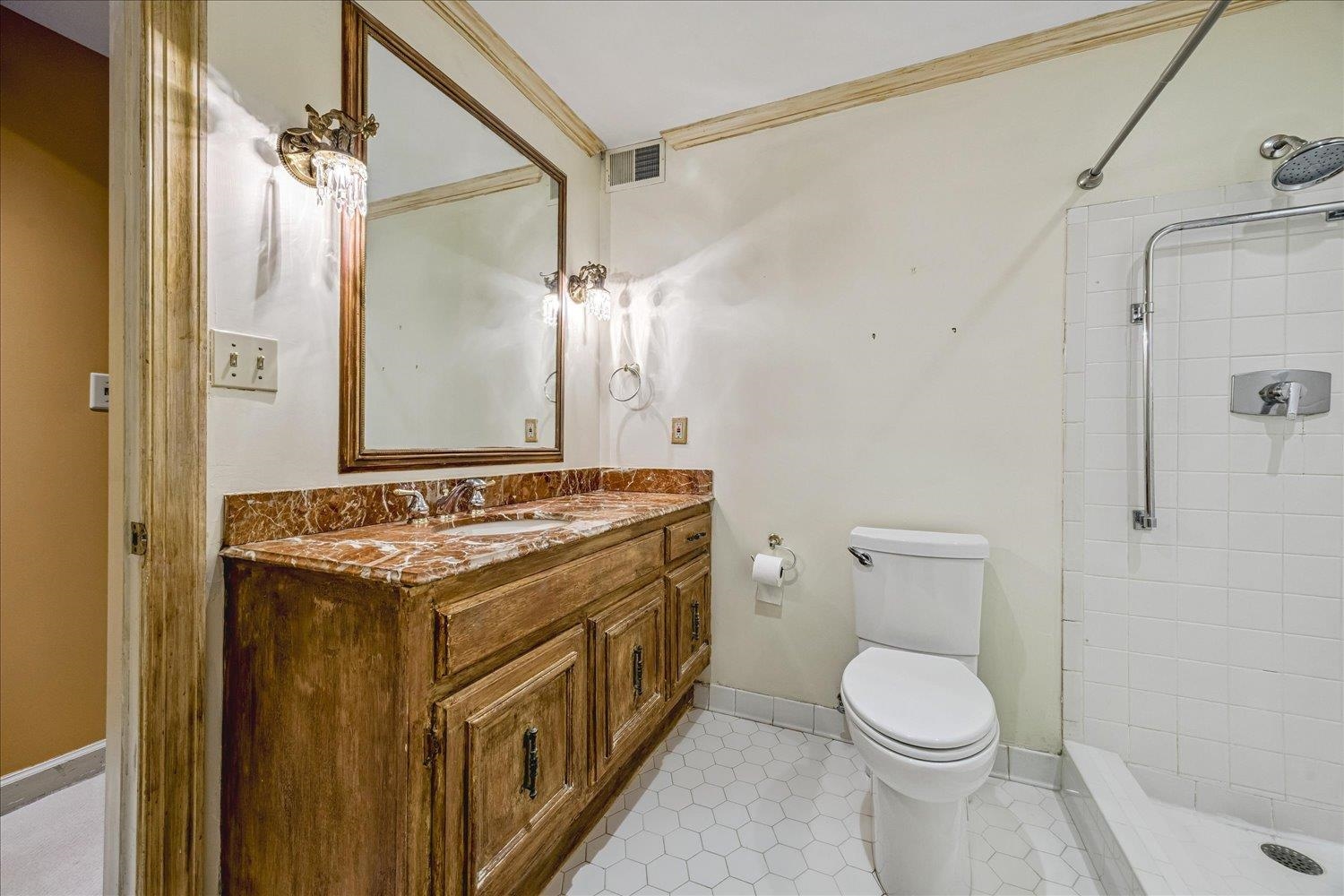 585 S GREER ST Unit: 302