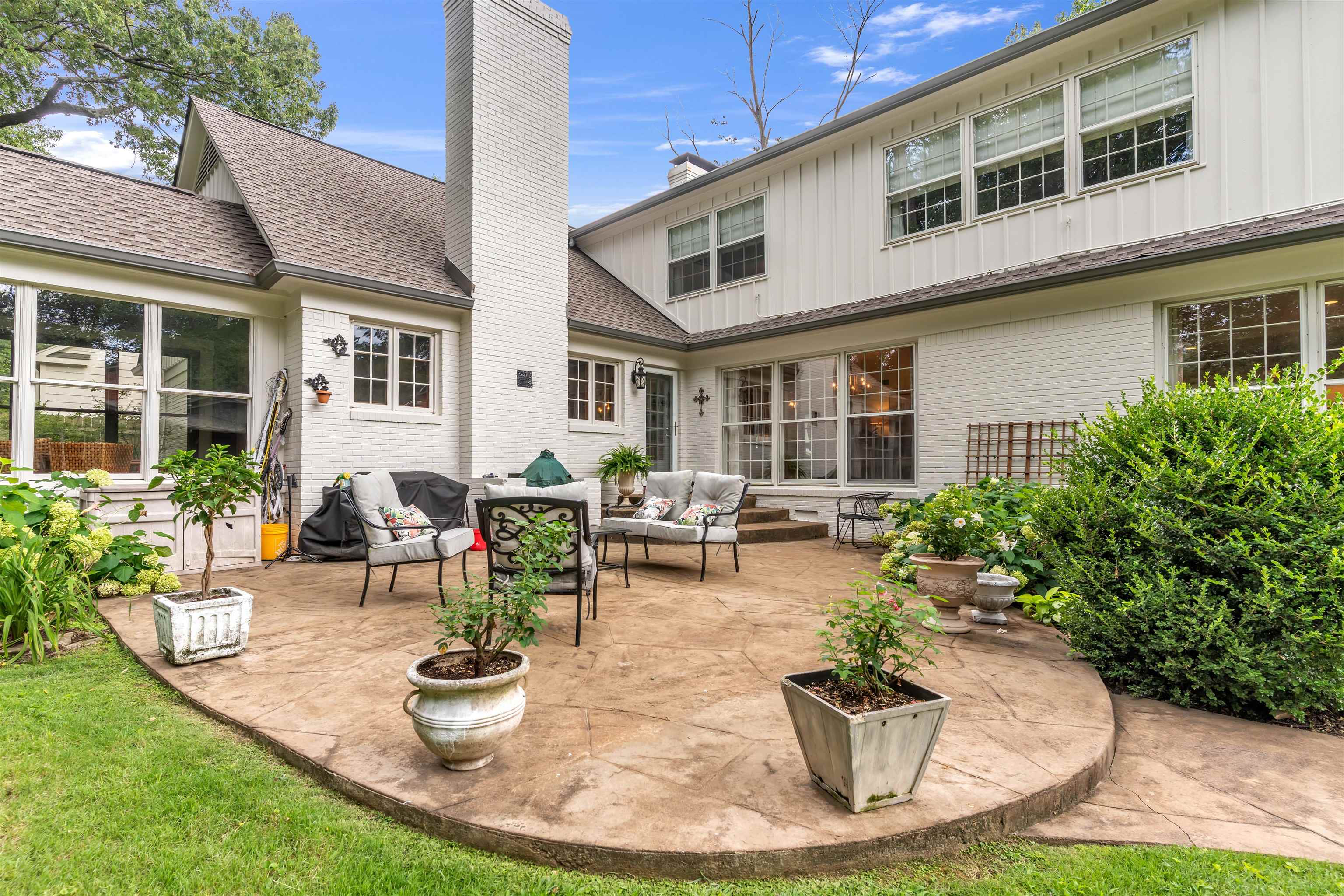 264 GARDENIA DR