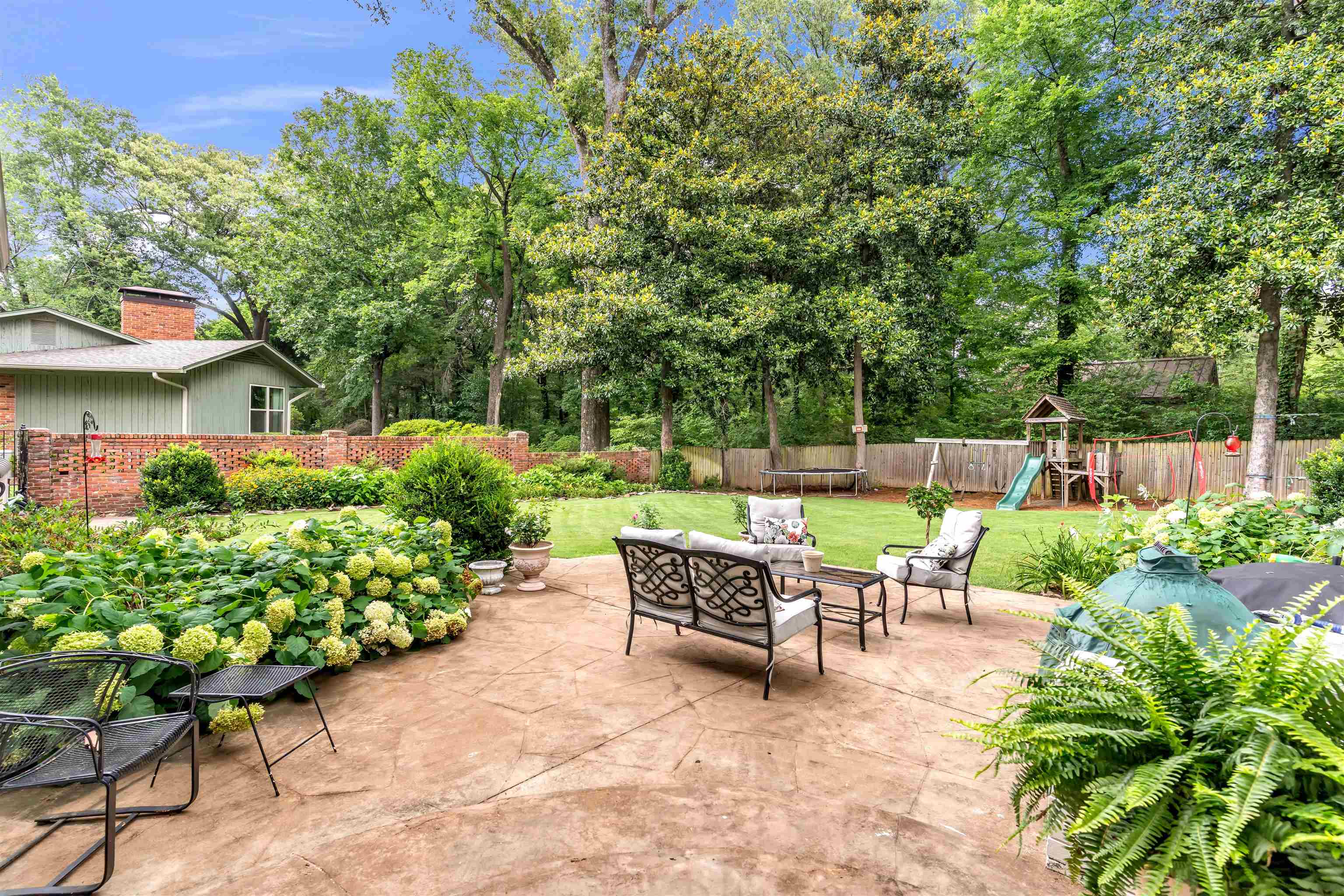 264 GARDENIA DR