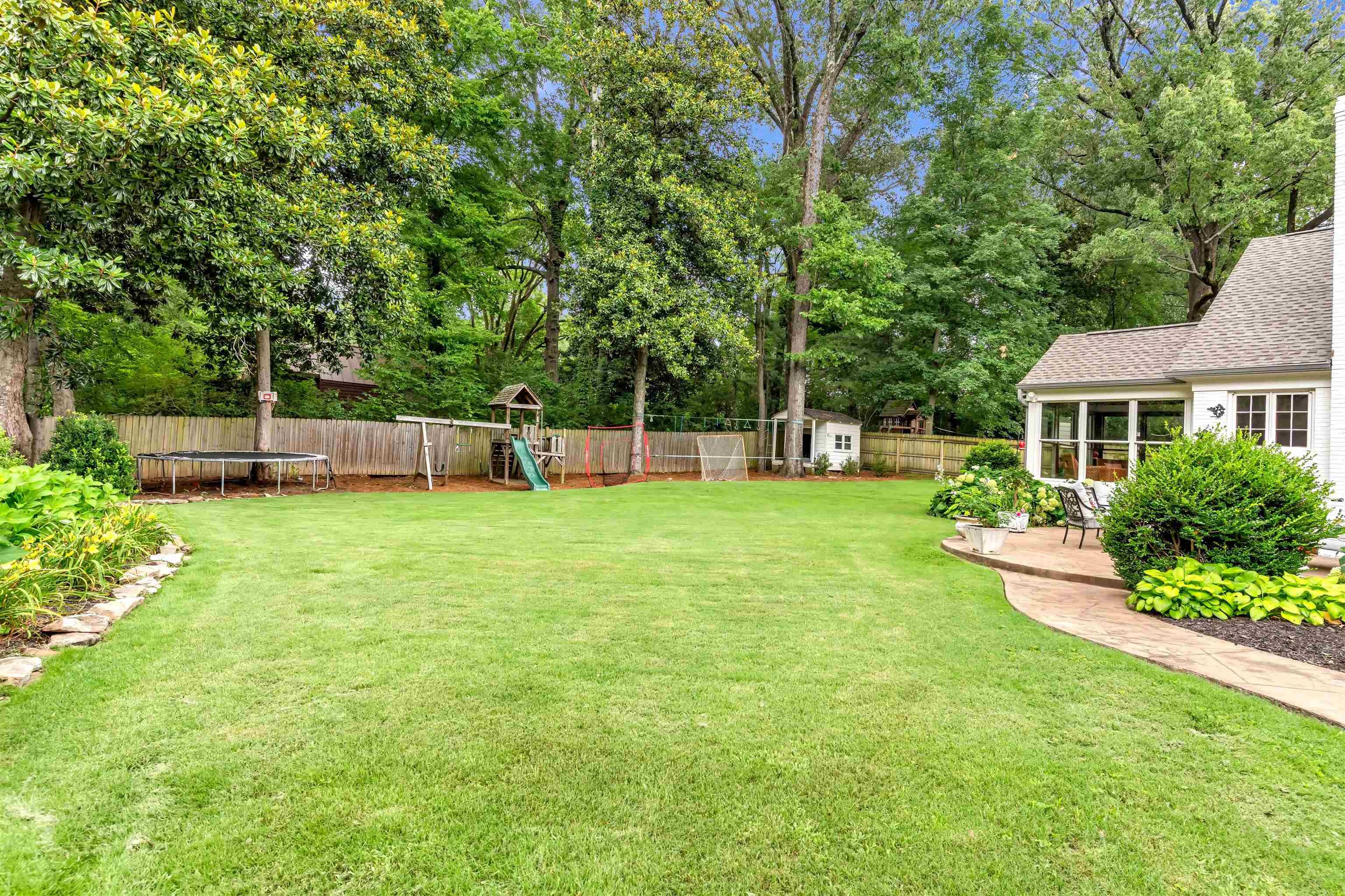 264 GARDENIA DR