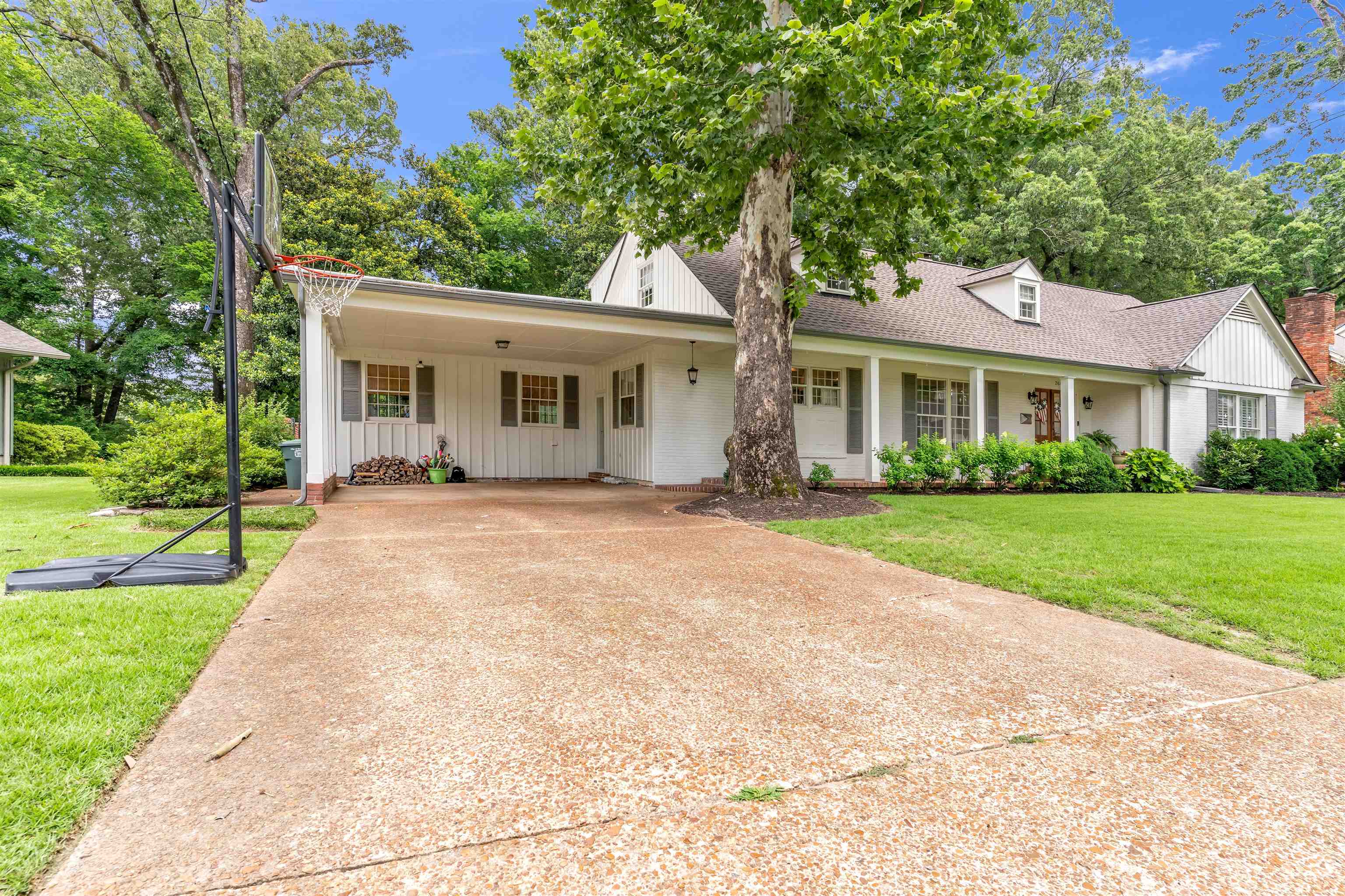 264 GARDENIA DR