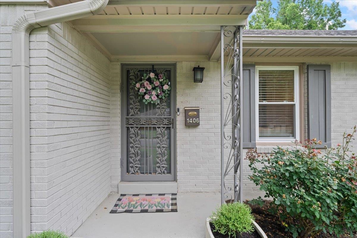 1406 VERA CRUZ ST