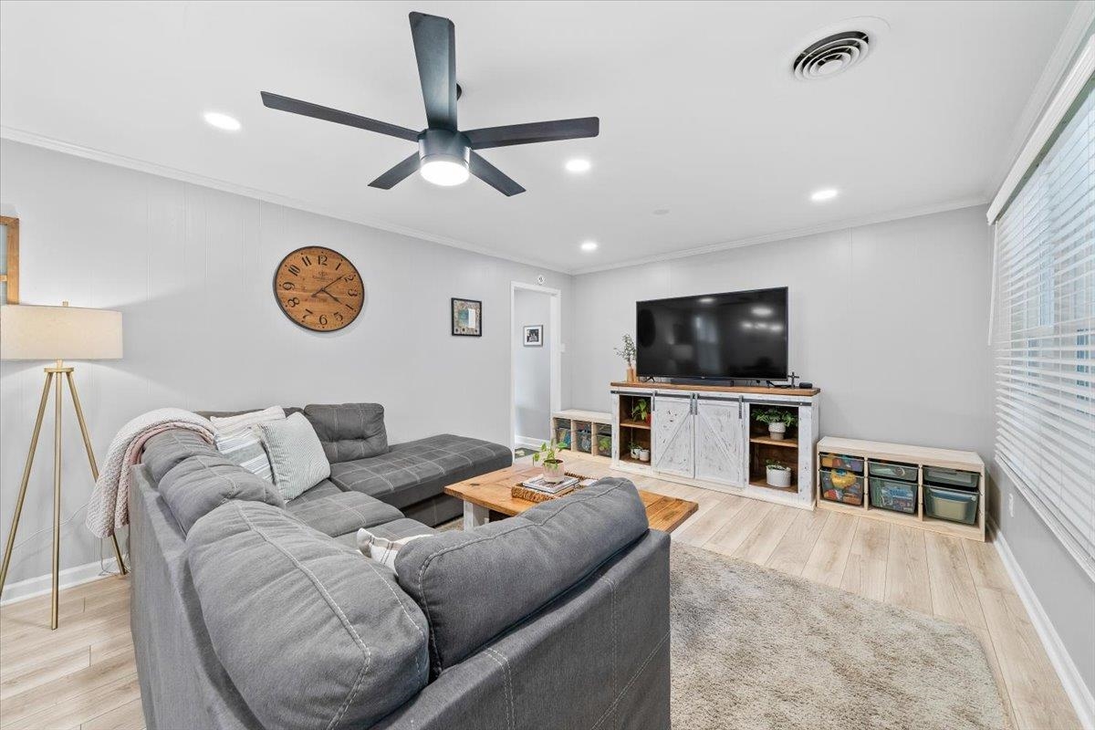 1406 VERA CRUZ ST