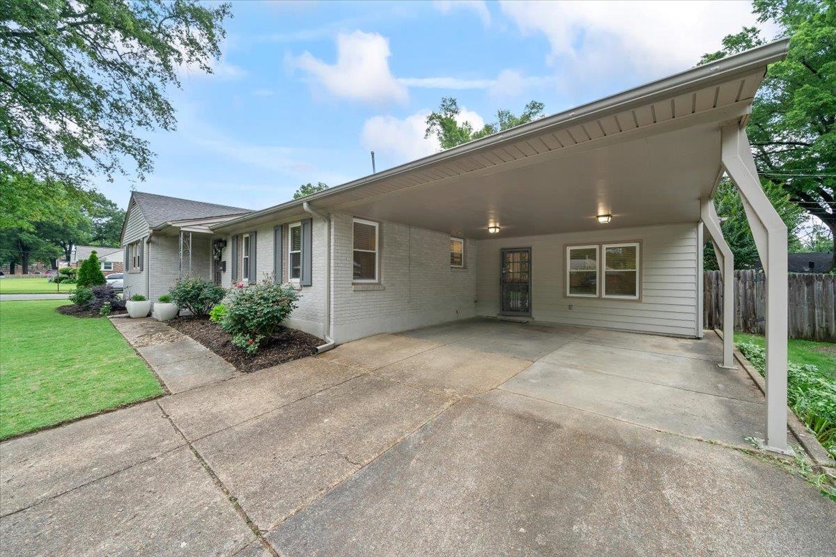 1406 VERA CRUZ ST