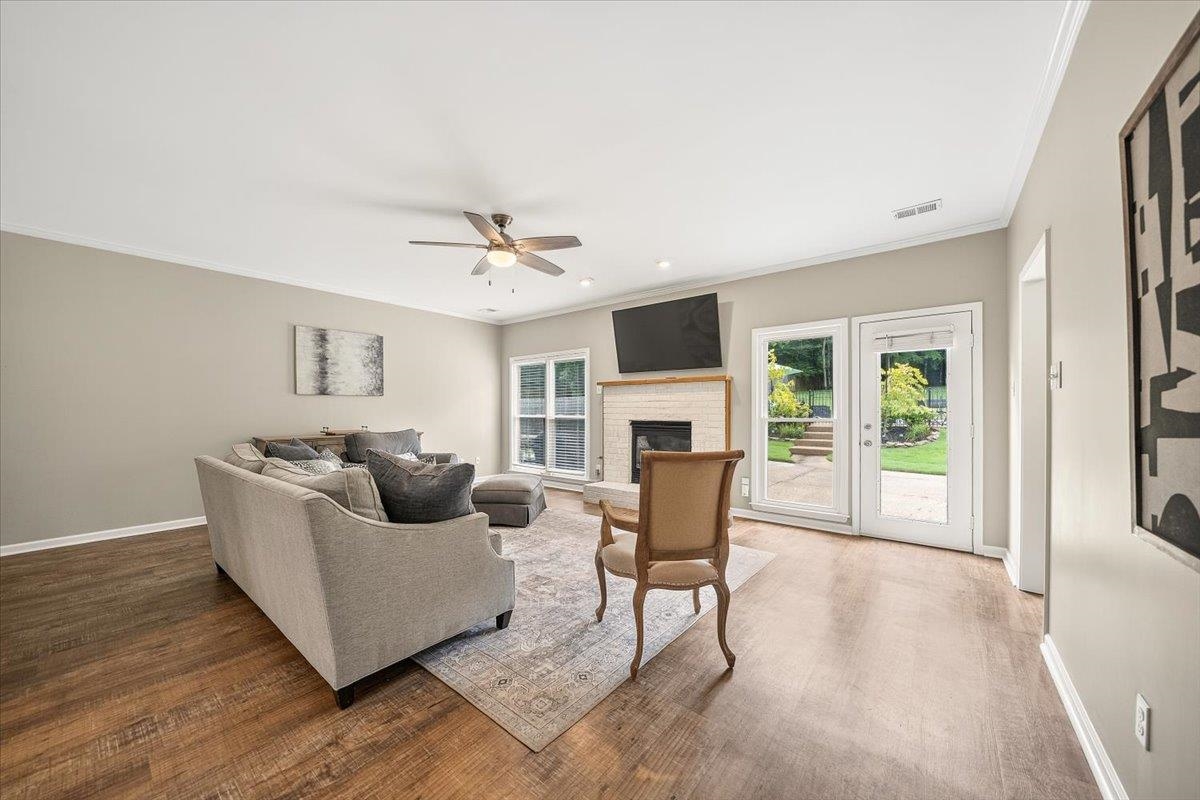 958 VIVIAN LEIGH LN