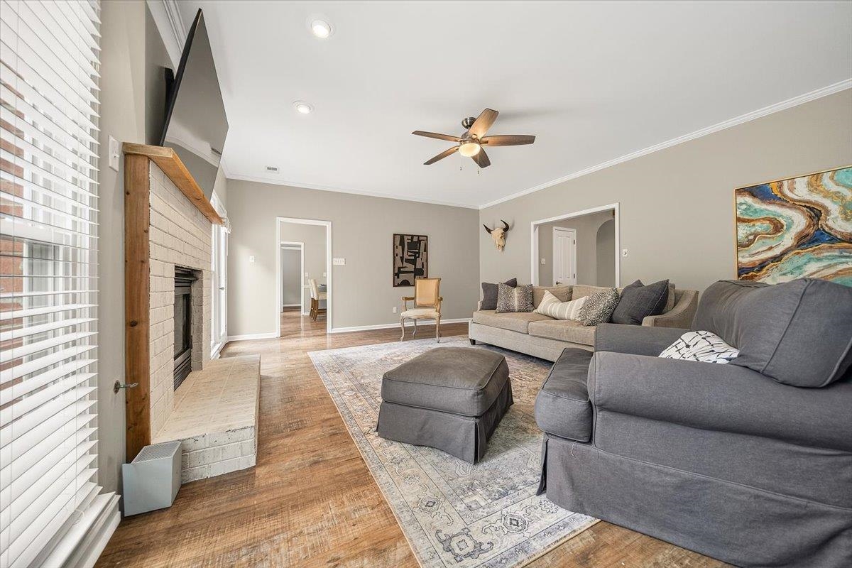 958 VIVIAN LEIGH LN