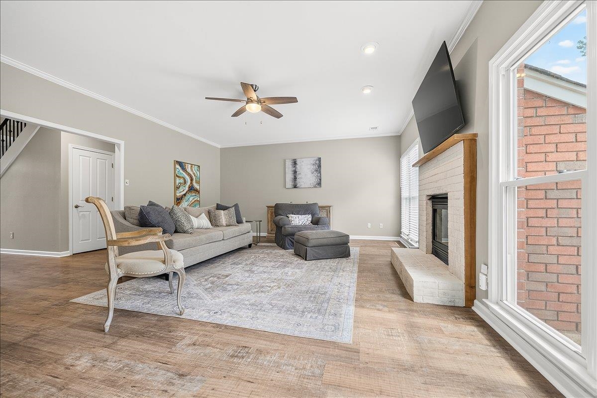 958 VIVIAN LEIGH LN