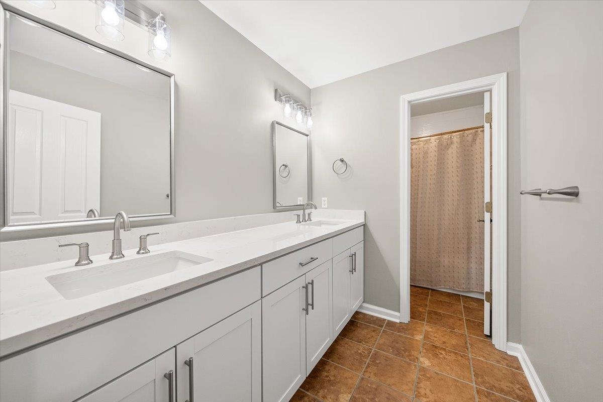 958 VIVIAN LEIGH LN