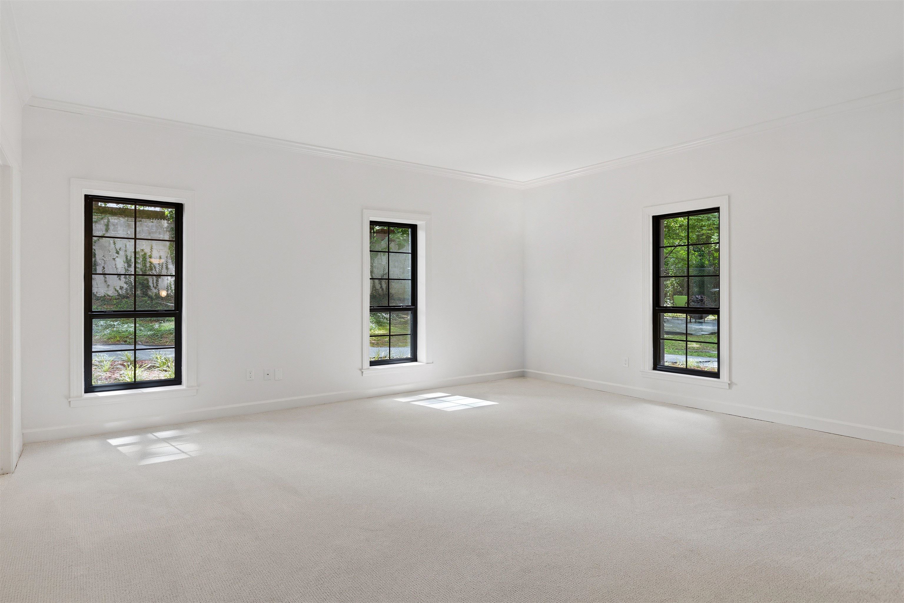 585 S GREER ST Unit: 100