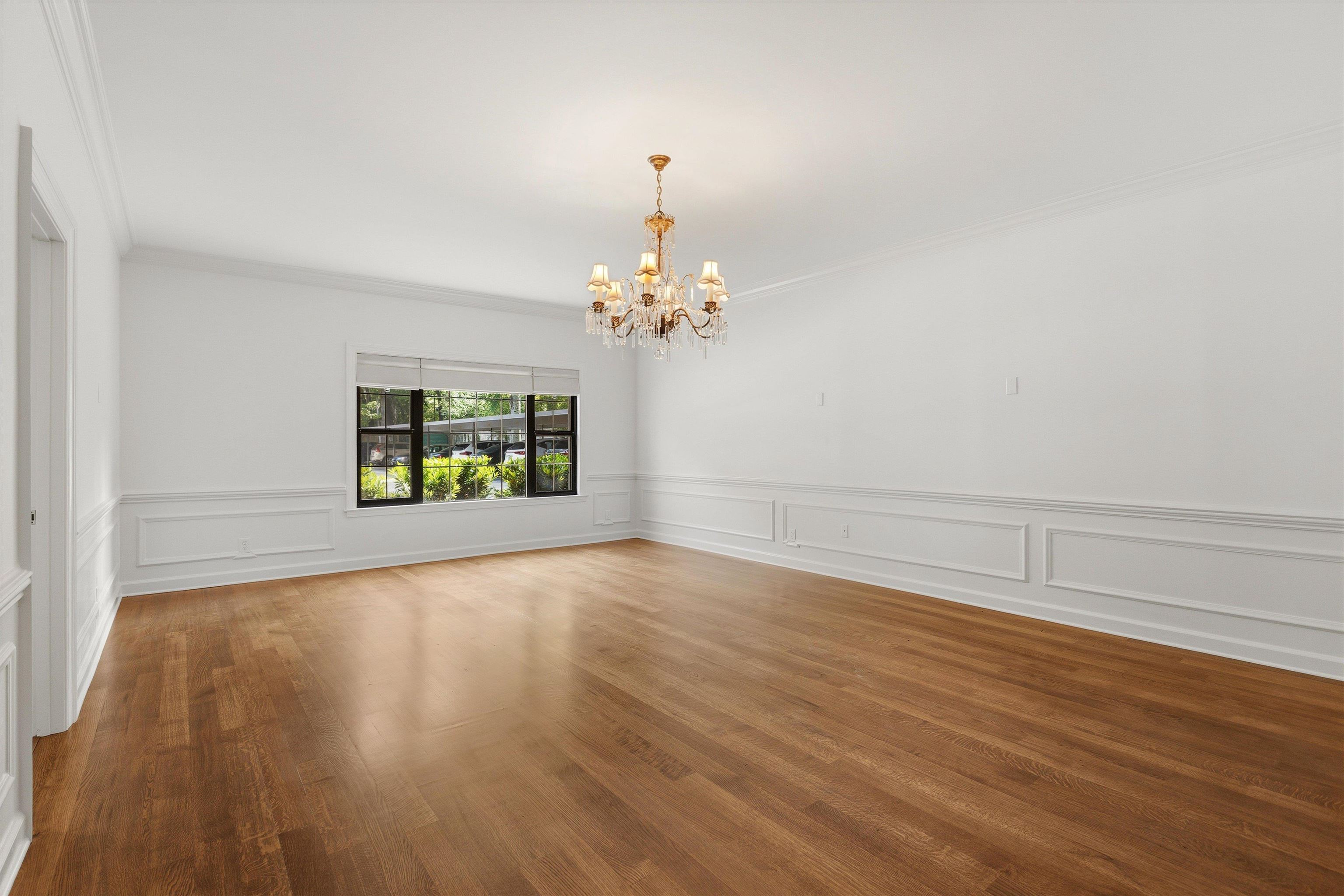 585 S GREER ST Unit: 100